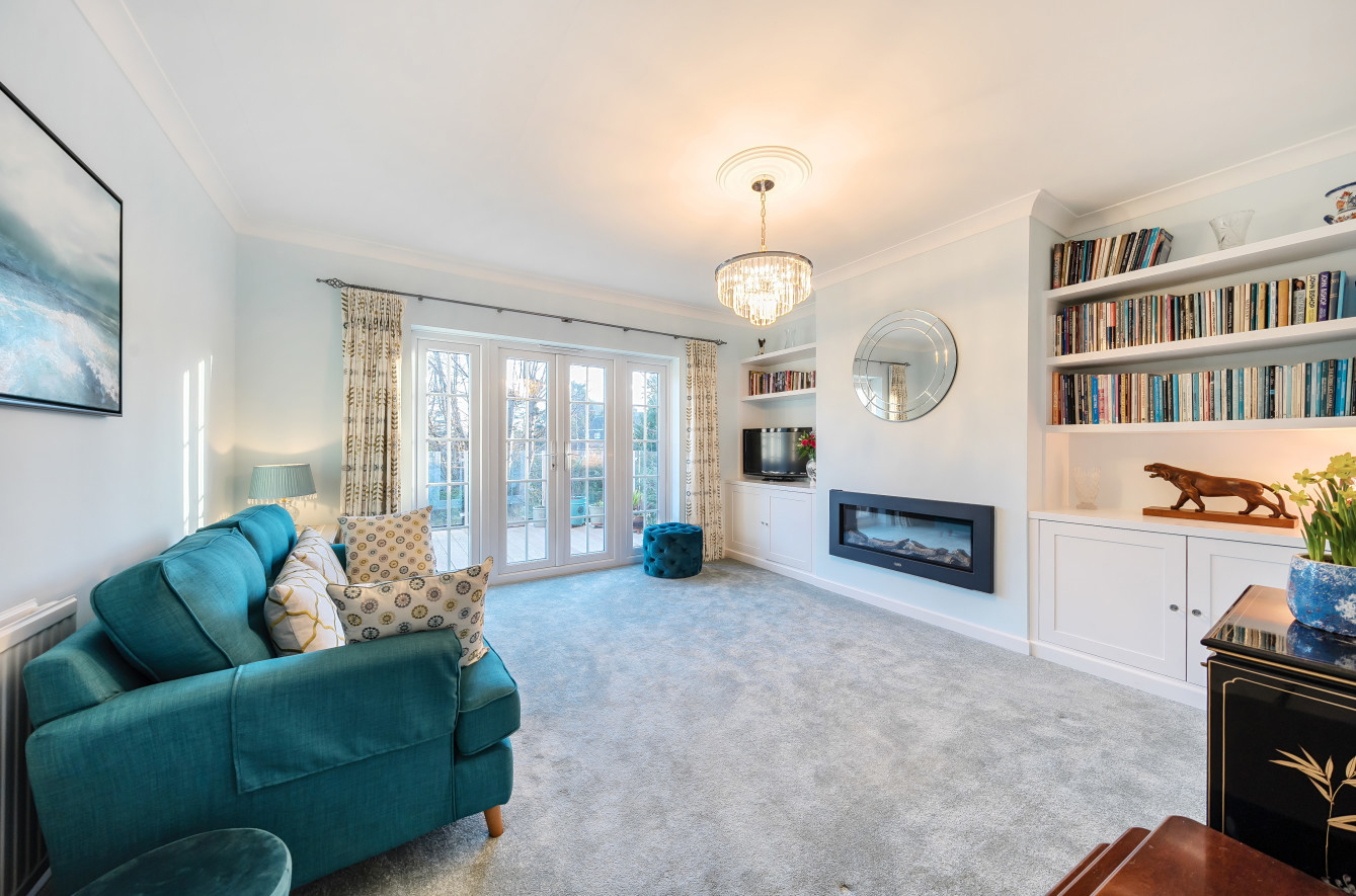 Shortheath Road, Farnham, Surrey, GU9 - Charters