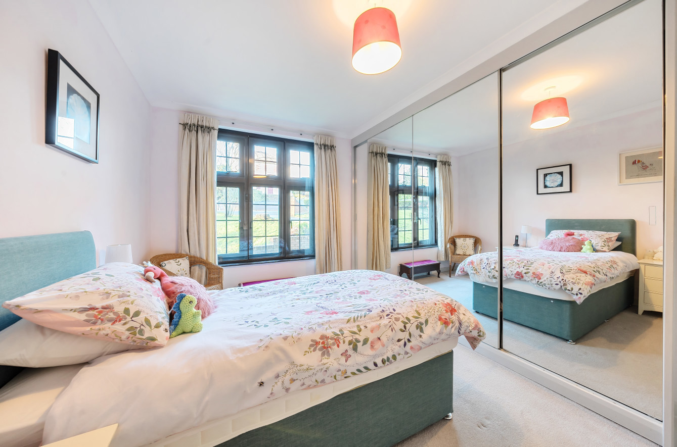 Shortheath Road, Farnham, Surrey, GU9 - Charters