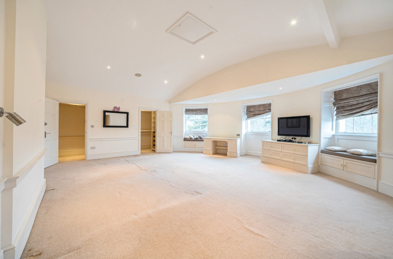 Moor Park House Way, Farnham, Surrey, GU10
