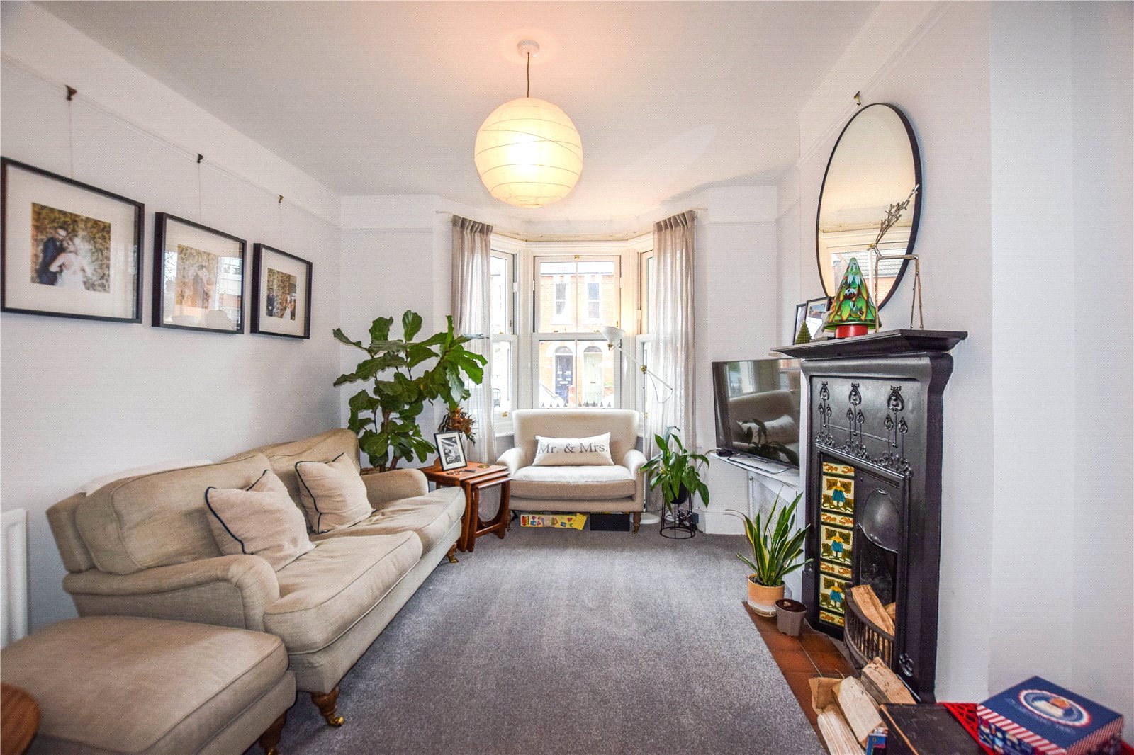 St. Georges Road, Farnham, Surrey, GU9 - Charters