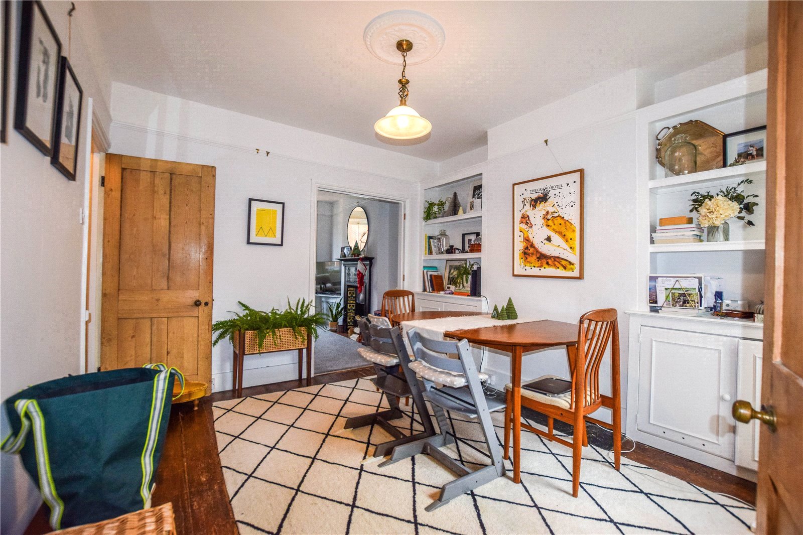 St. Georges Road, Farnham, Surrey, GU9 - Charters