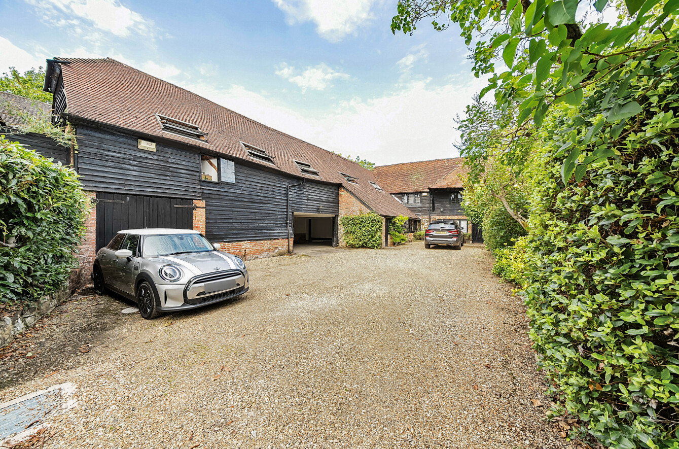 Waverley Lane, Farnham, Surrey, GU9 - Charters