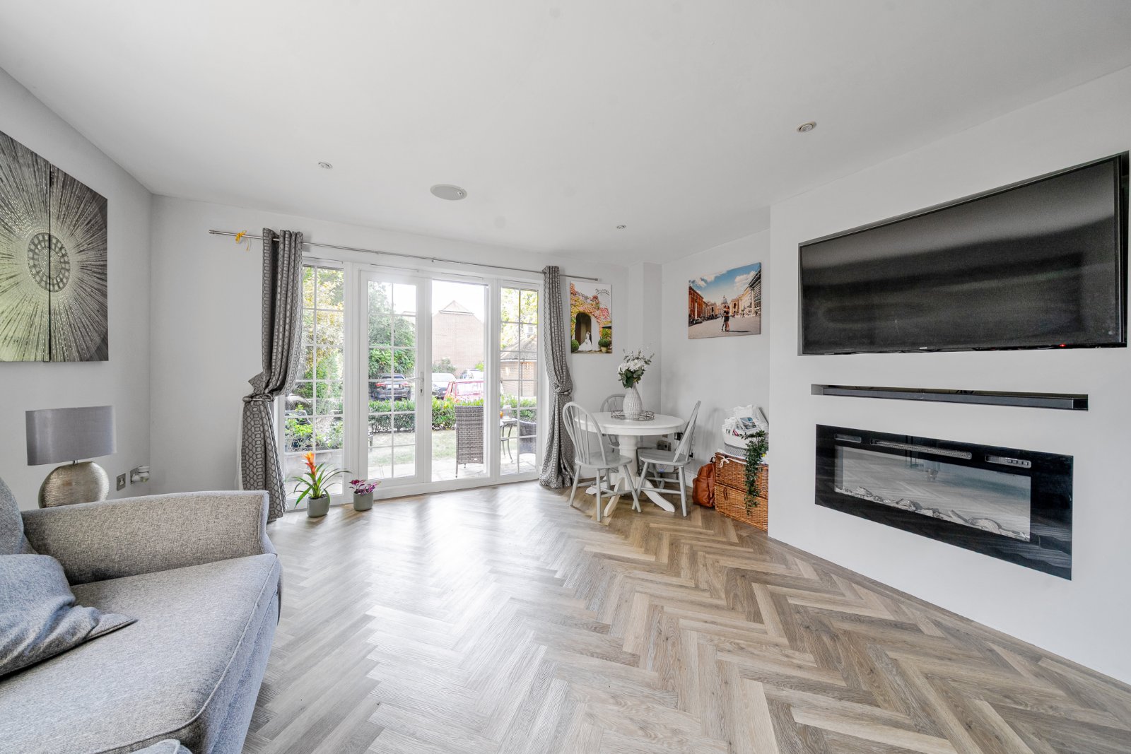 Ridgway Road, Farnham, Surrey, GU9 - Charters