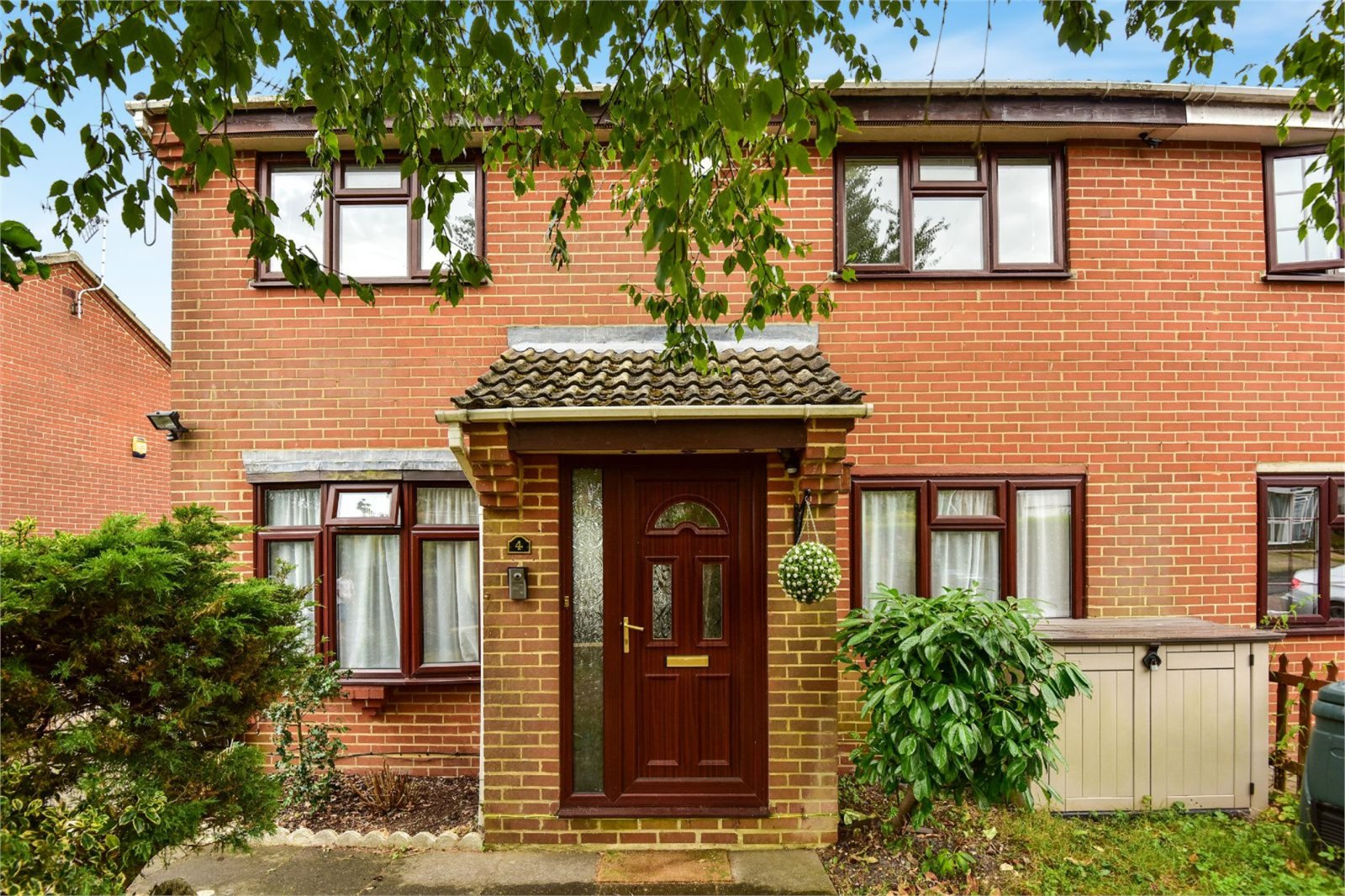 Folly Lane North, Farnham, Surrey, GU9 - Charters