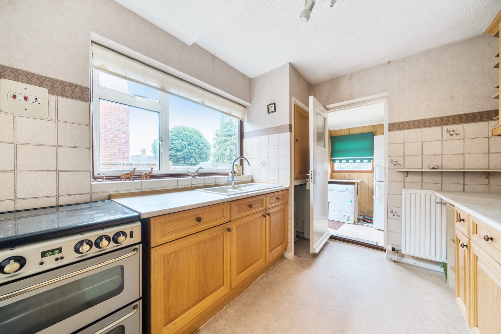 Upper Weybourne Lane, Farnham, Surrey, GU9 - Charters