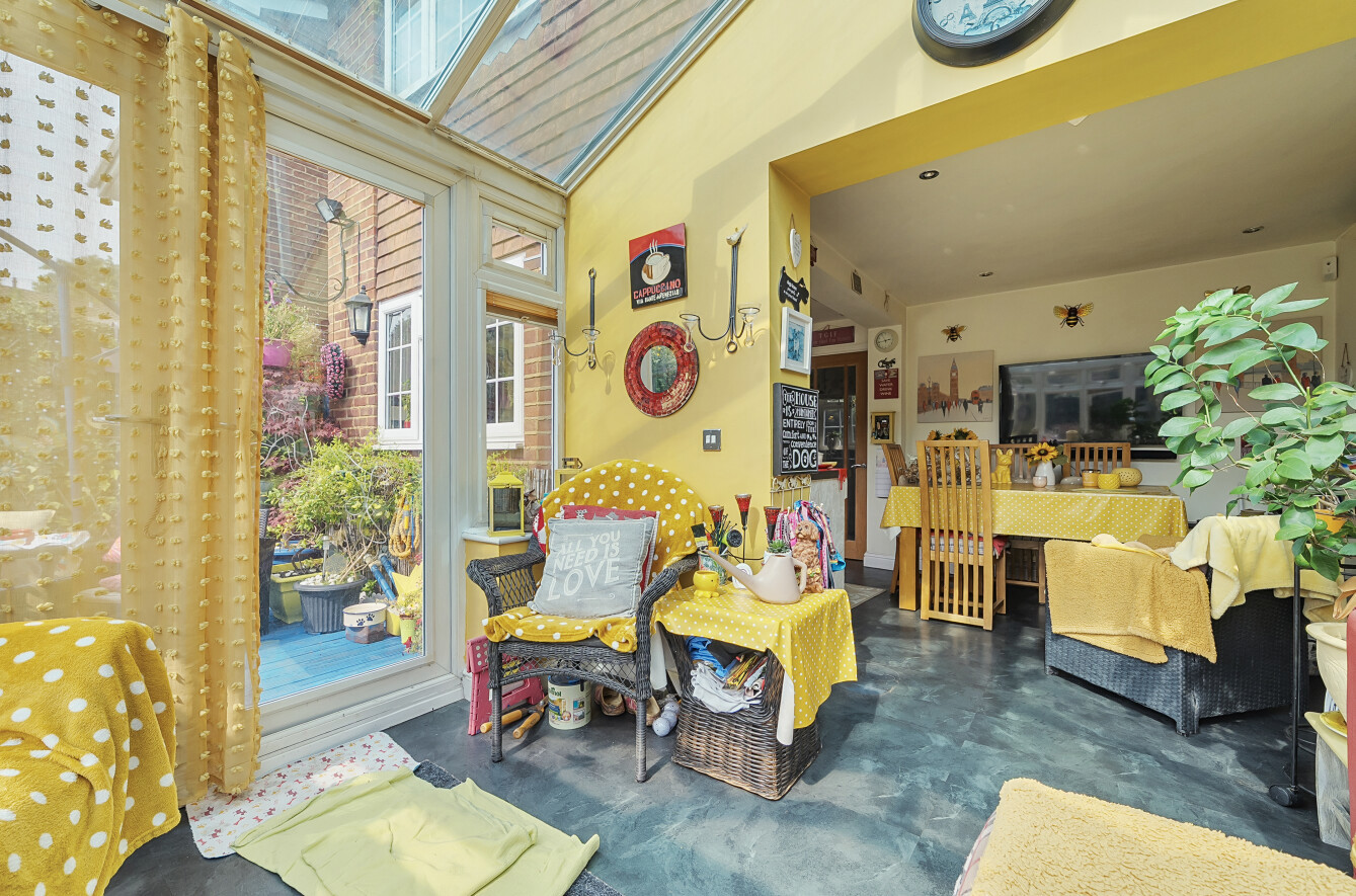 Fairview Gardens, Farnham, Surrey, GU9 - Charters