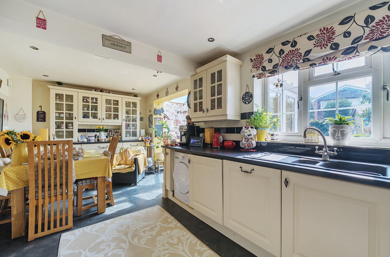 Fairview Gardens, Farnham, Surrey, GU9 - Charters