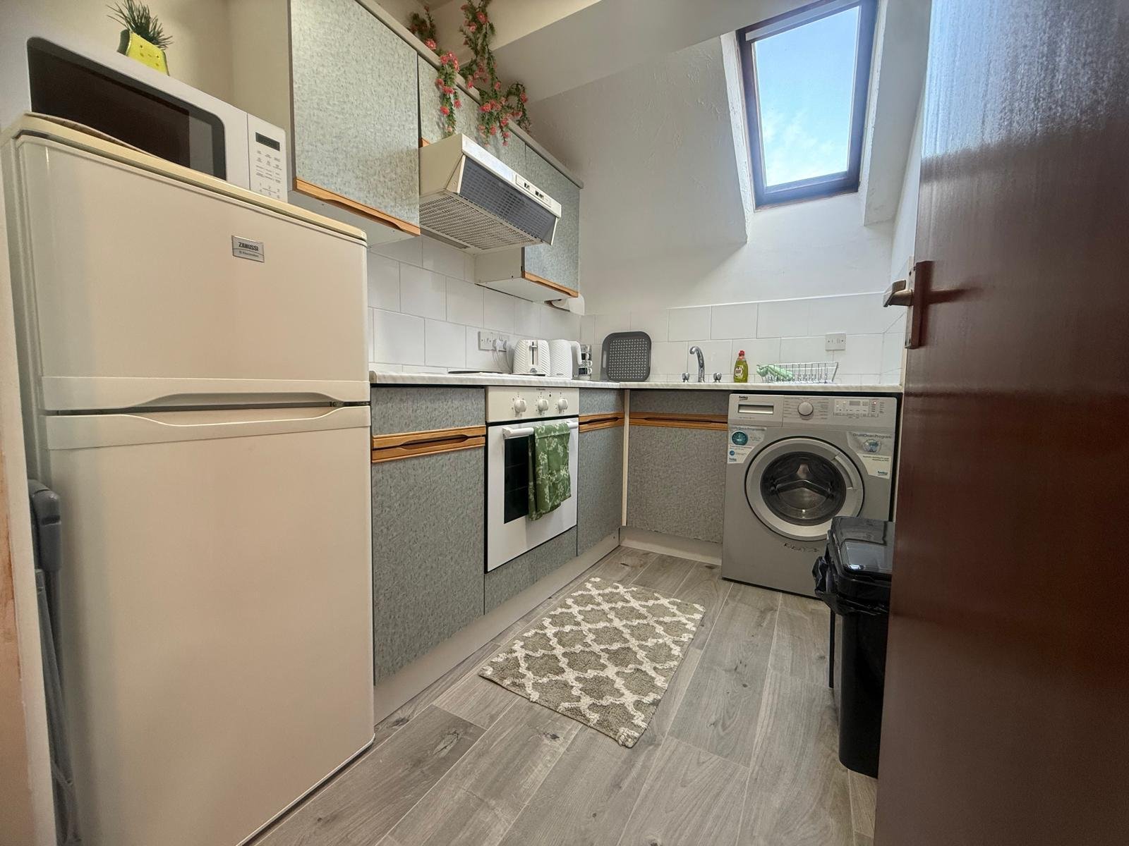 Weydon Lane, Farnham, Surrey, GU9