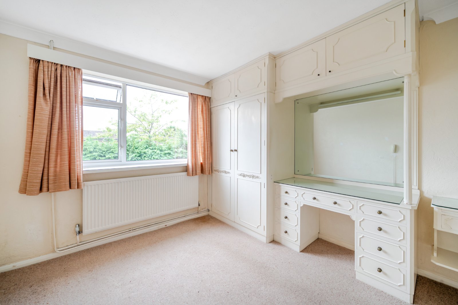 Farnham Park Close, Farnham, Surrey, GU9