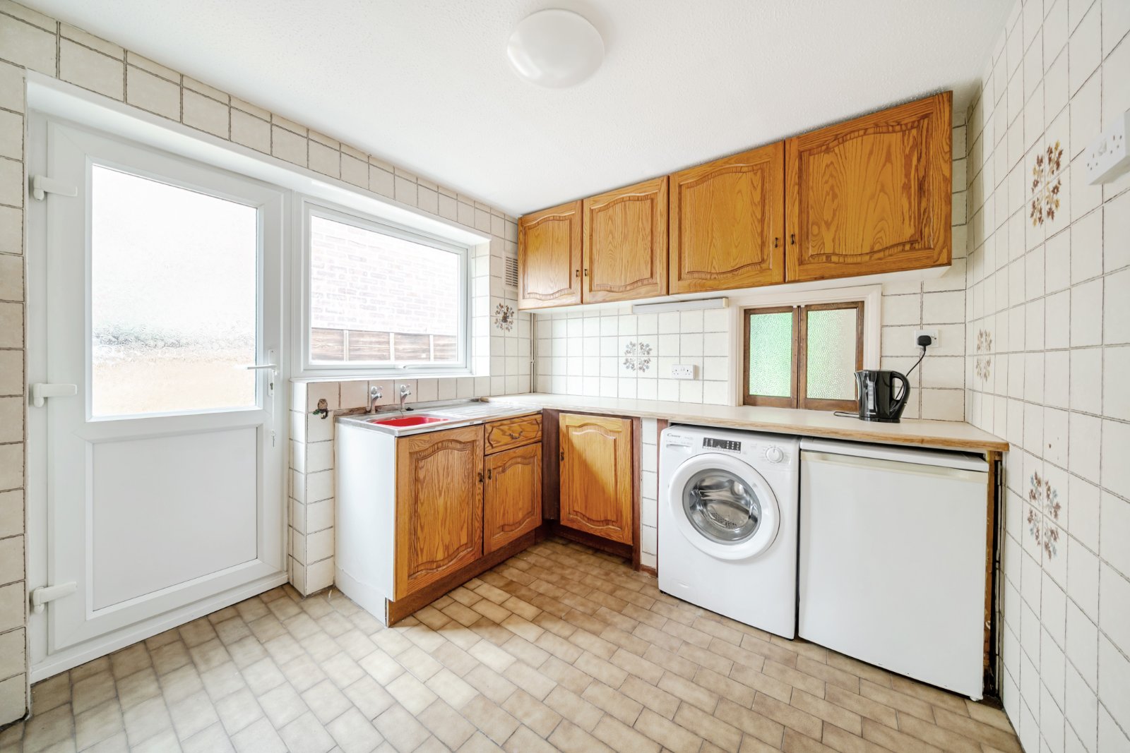 Farnham Park Close, Farnham, Surrey, GU9 - Charters