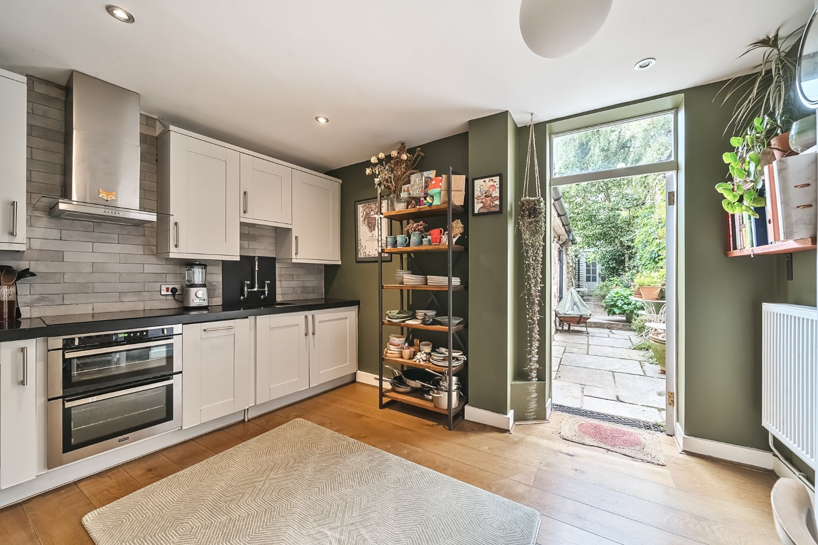 Castle Street, Farnham, Surrey, GU9 - Charters