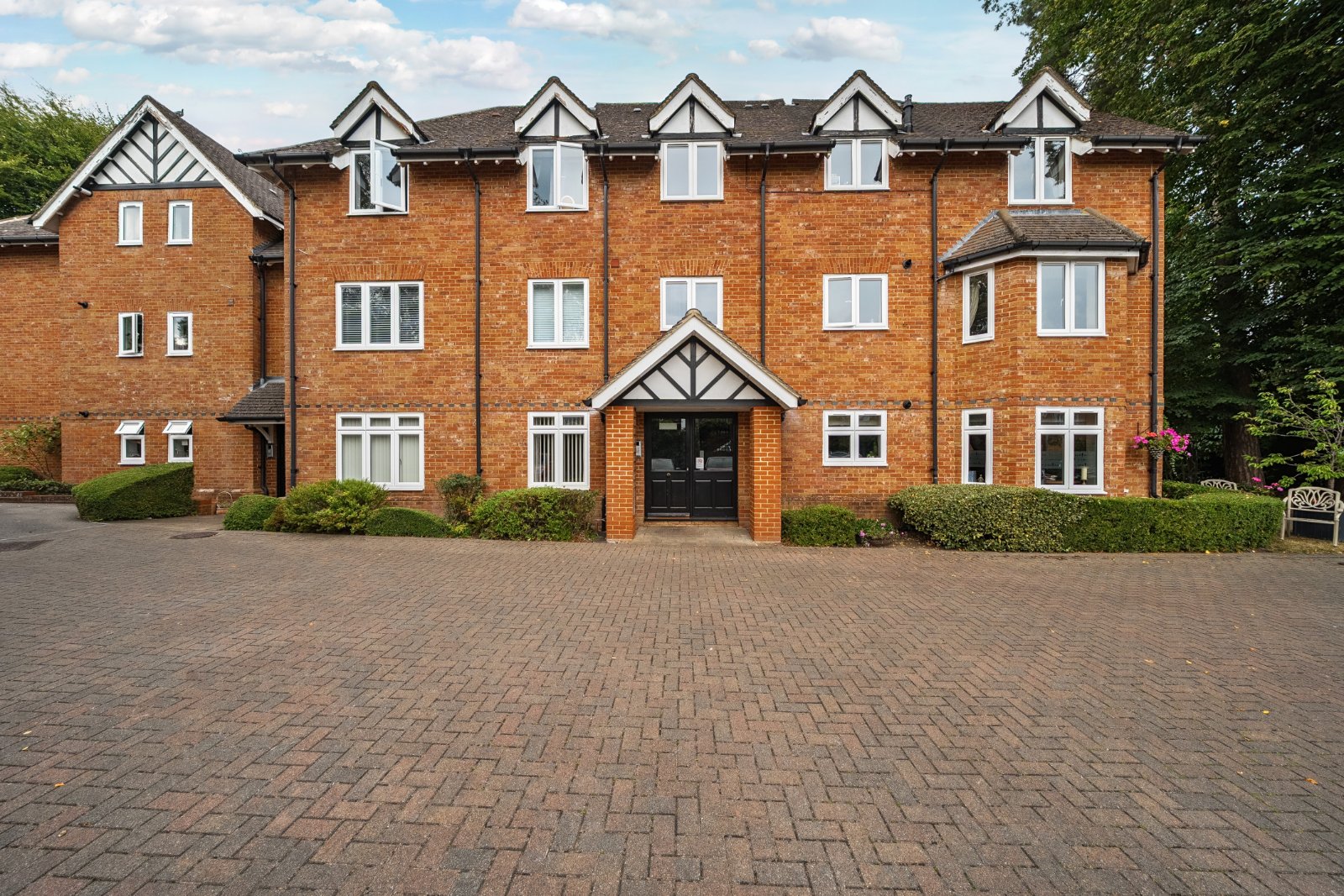 Lefroy Park, Fleet, Hampshire, GU51 - Charters