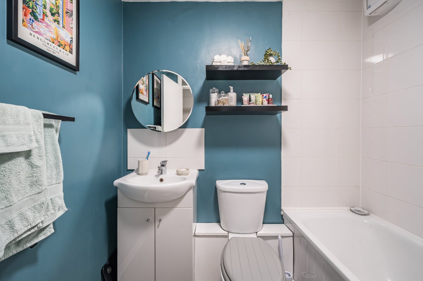 Brook House, Fairview Gardens, Farnham, Surrey, GU9