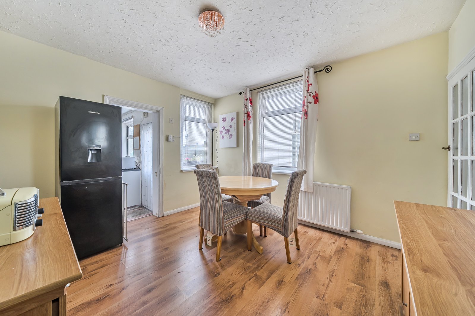 Badshot Lea Road, Badshot Lea, Farnham, Surrey, GU9 - Charters