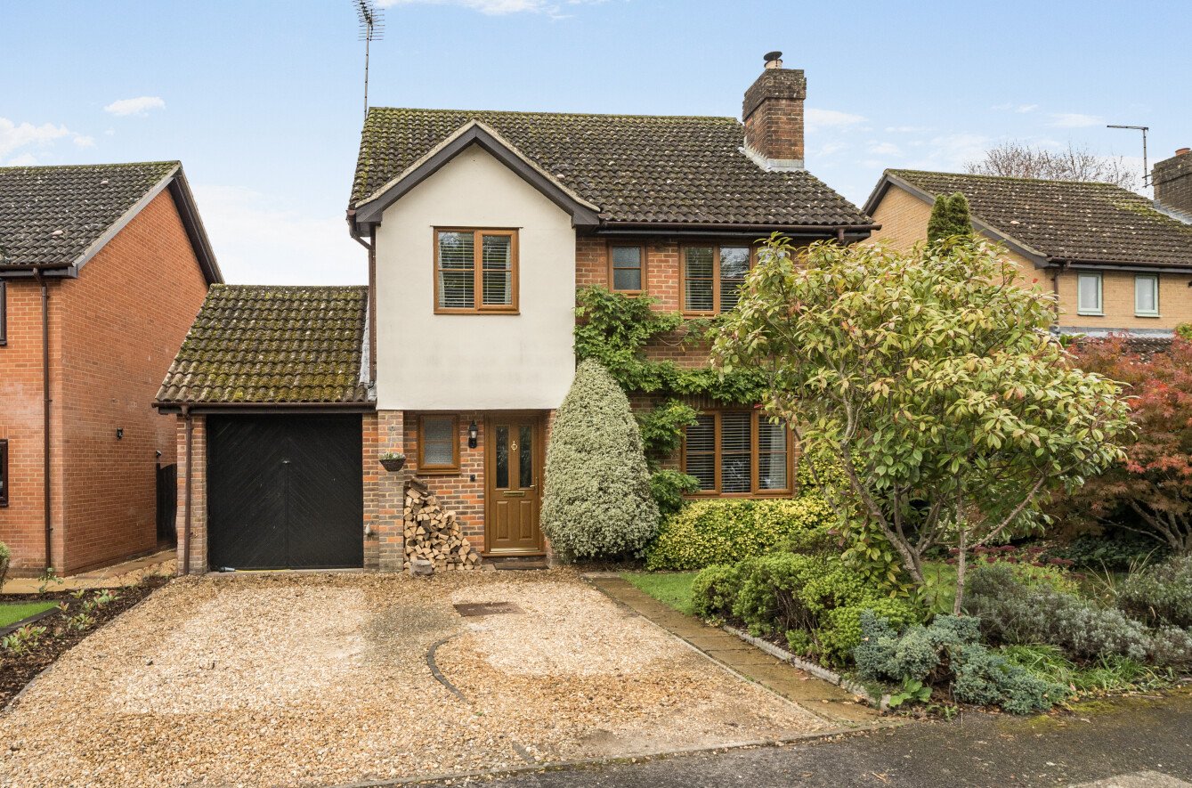 Broadlands Close, Bentley, Farnham, Hampshire, GU10 - Charters