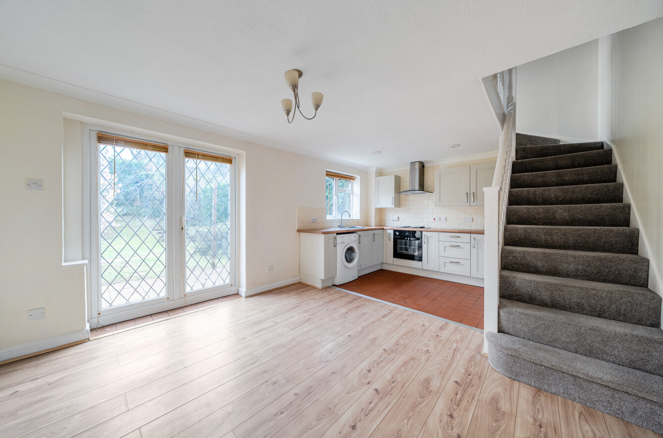 Southern Way, Farnham, Surrey, GU9 - Charters