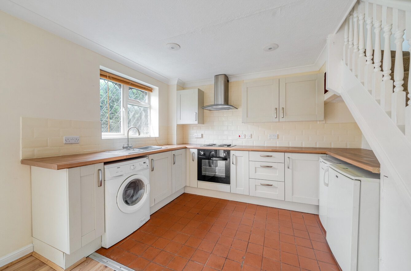 Southern Way, Farnham, Surrey, GU9 - Charters