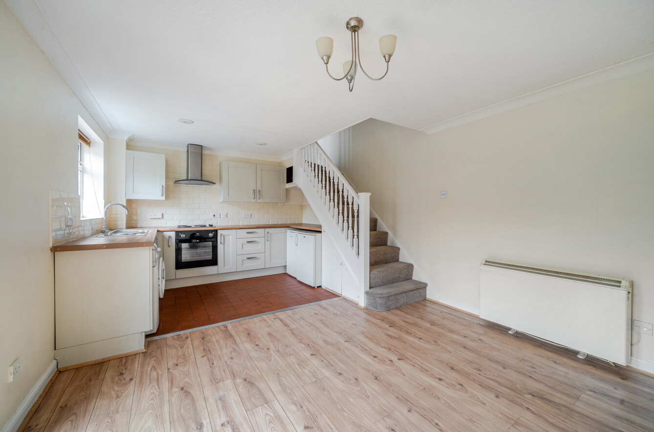 Southern Way, Farnham, Surrey, GU9 - Charters