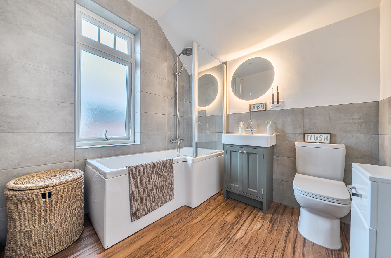 Upper Hale Road, Farnham, Surrey, GU9