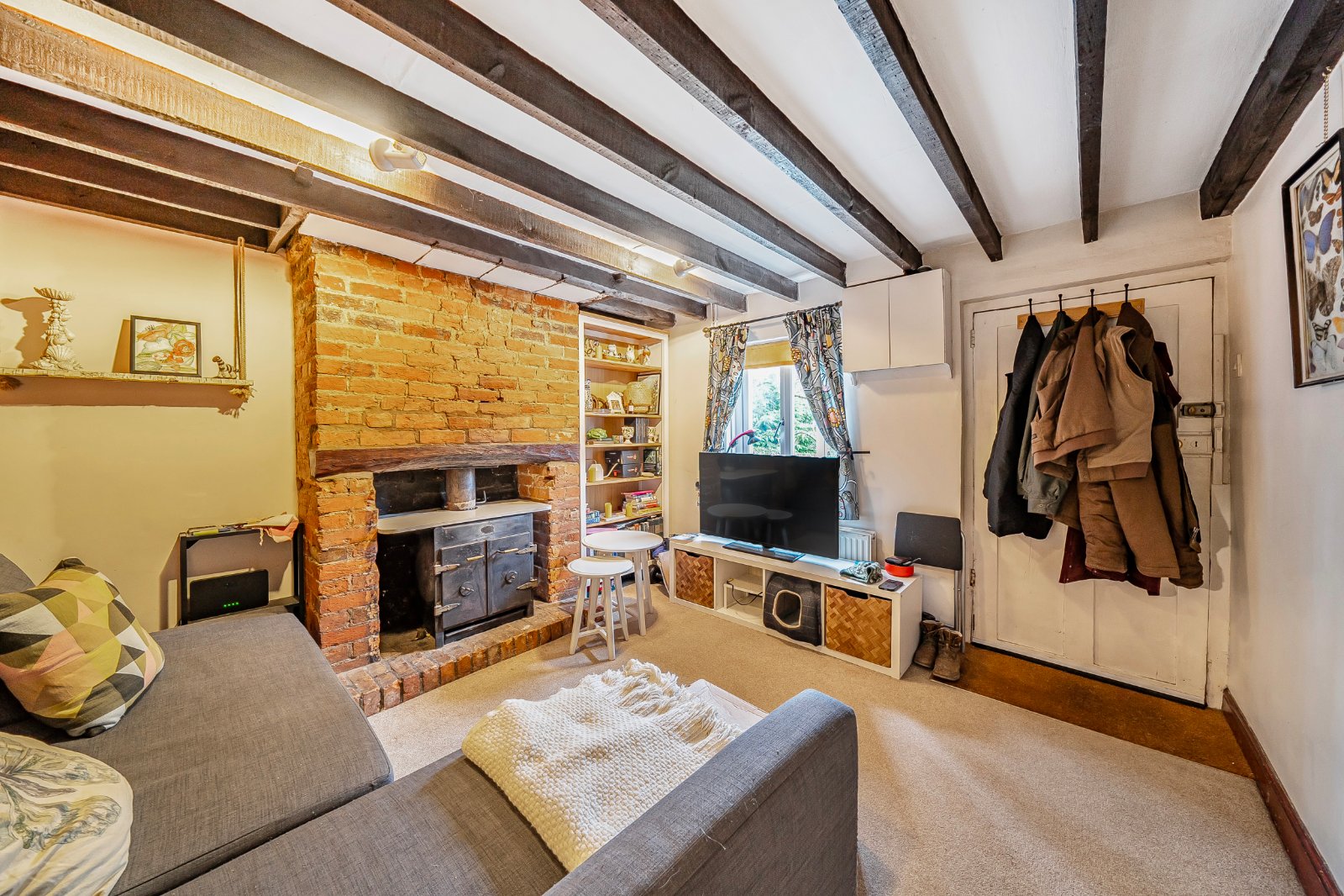 Vicarage Lane, The Bourne, Farnham, Surrey, GU9 - Charters