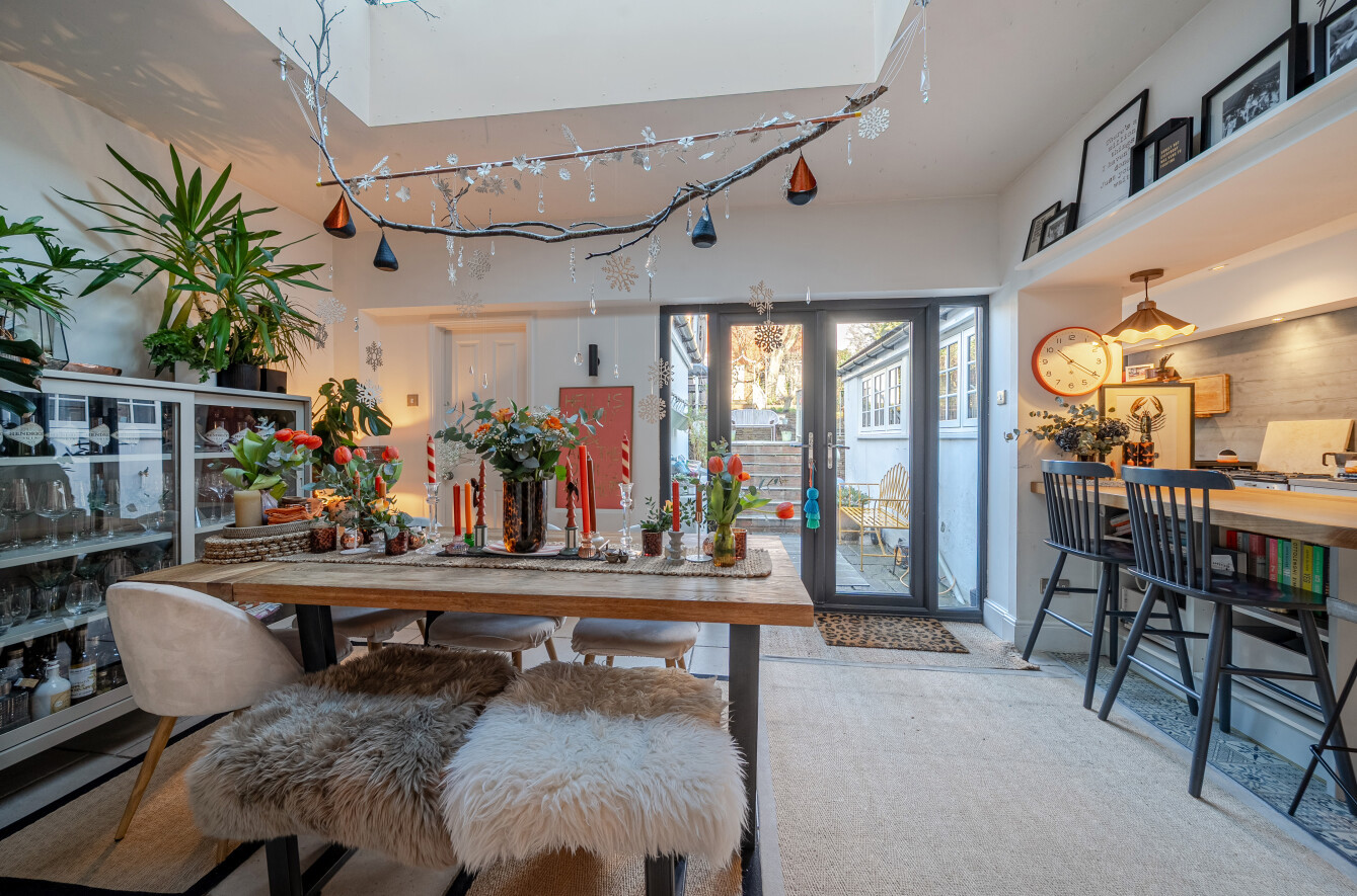 East Street, Farnham, Surrey, GU9 - Charters