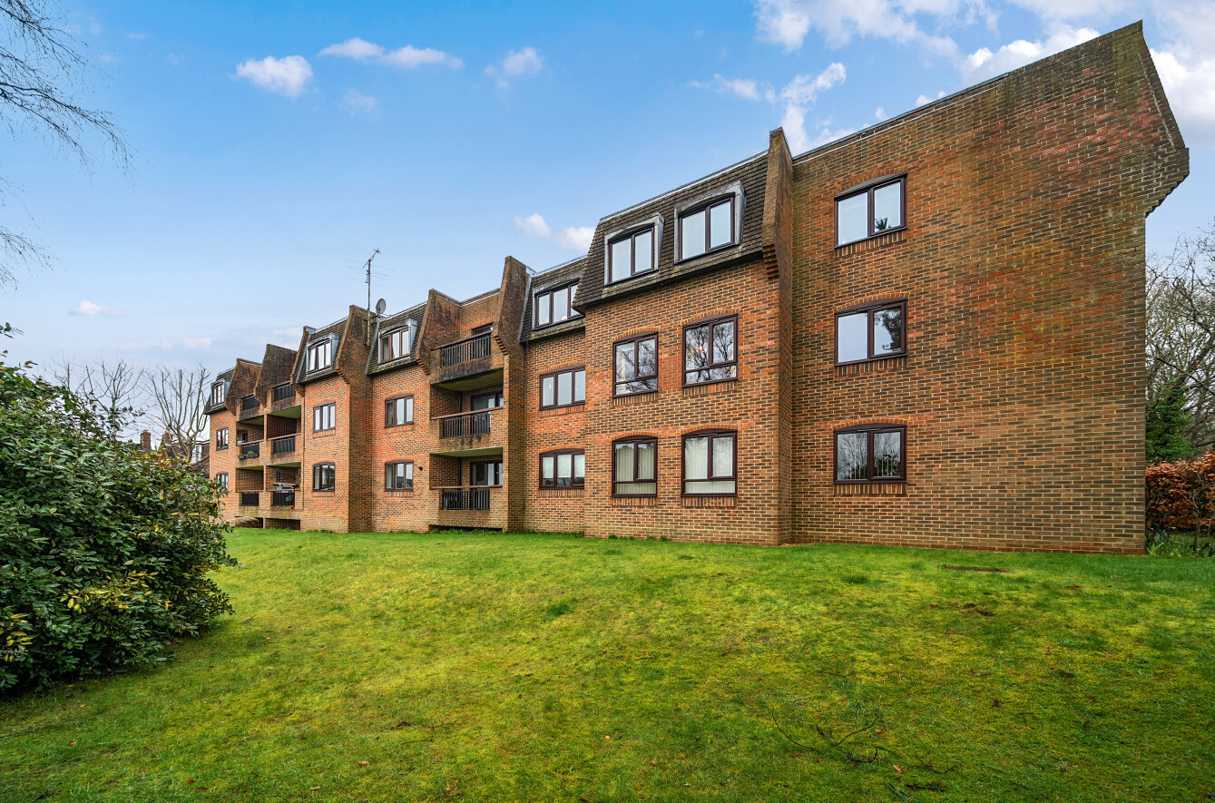 Romley Court, Farnham, Surrey, GU9