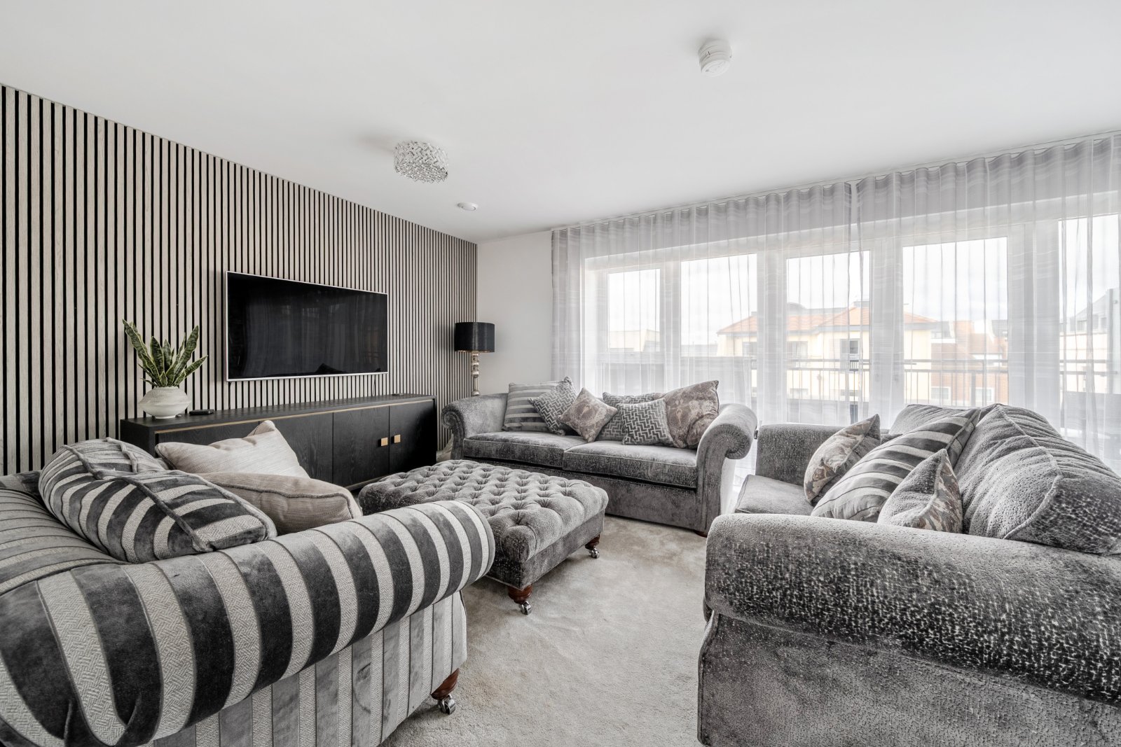 Nightingale Walk, Farnham, Surrey, GU9 - Charters