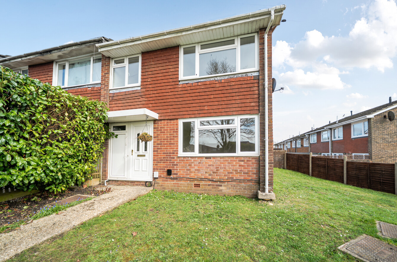 Blackheath Road, Farnham, Surrey, GU9 - Charters