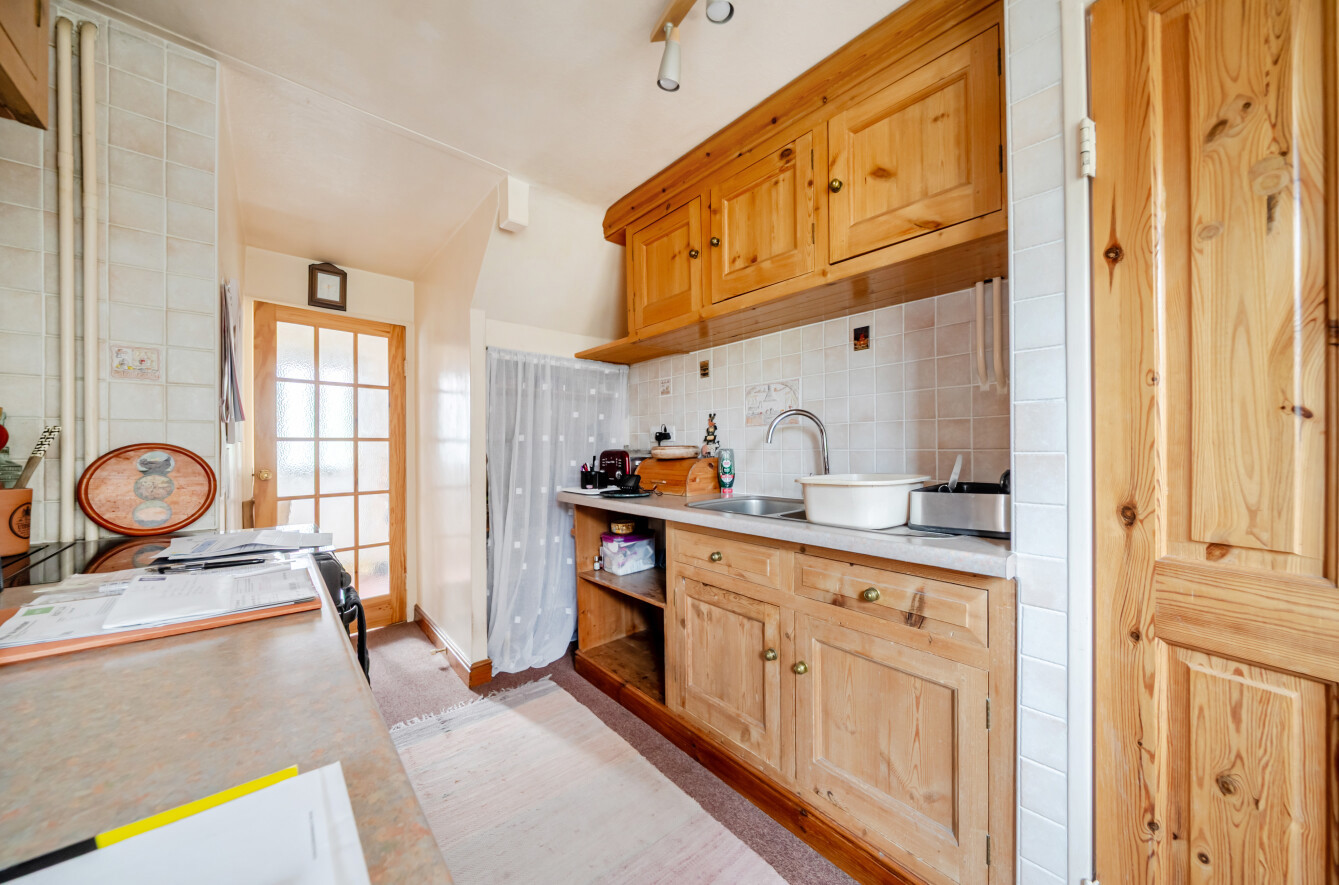 Ryle Road, Farnham, Surrey, GU9 - Charters