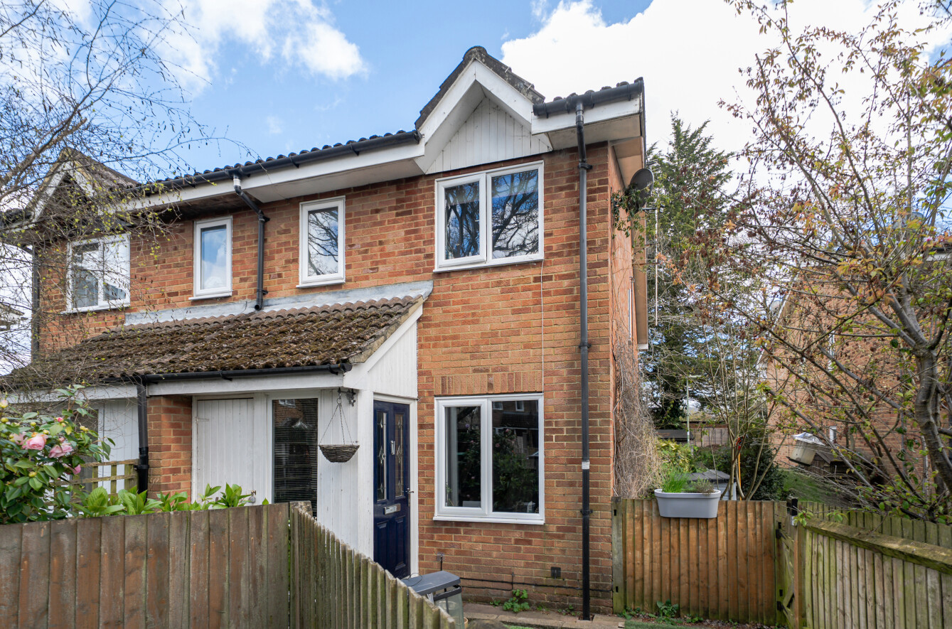 Chiltern Avenue, Farnborough, Rushmoor, Fleet, GU14 - Charters