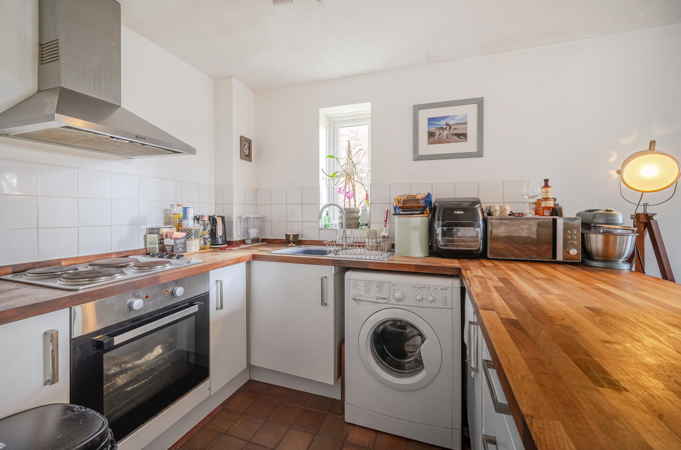 Chiltern Avenue, Farnborough, Rushmoor, Fleet, GU14 - Charters