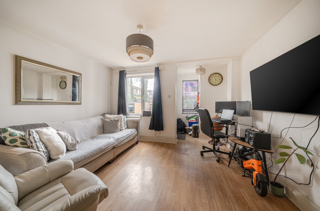 Chiltern Avenue, Farnborough, Rushmoor, Fleet, GU14 - Charters