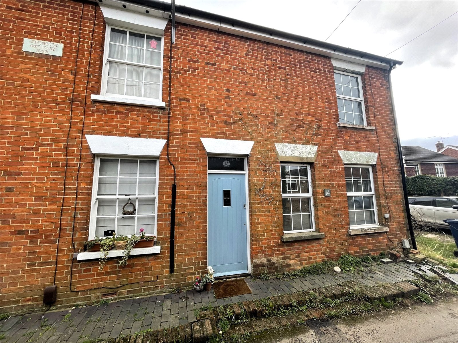 Bethel Lane, Farnham, Surrey, GU9 - Charters