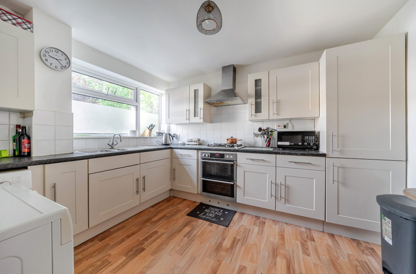 Upton Close, Farnborough, Hampshire, GU14 - Charters