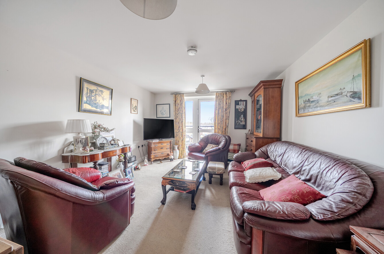 Roslin Place, Station Road, Hook, RG27 Roslin Place, Station Road, Hook, RG27 - Charters