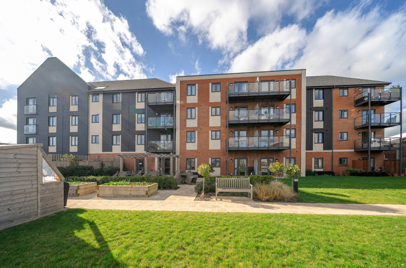 Roslin Place, Station Road, Hook, RG27 Roslin Place, Station Road, Hook, RG27 - Charters