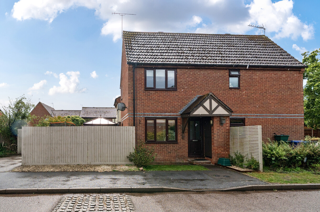 Swaledale Gardens, Fleet, Hampshire, GU51 - Charters