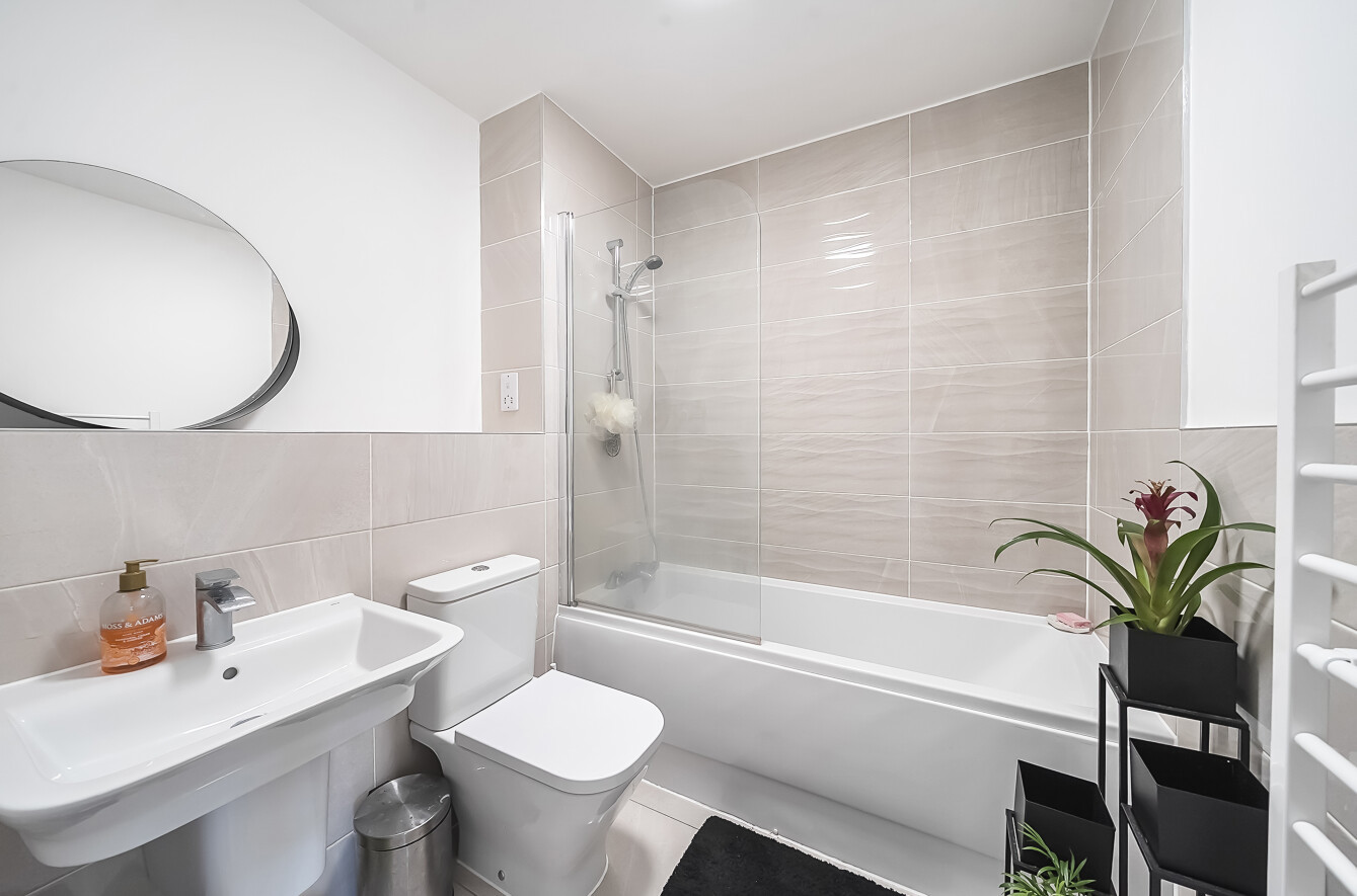 Minley Road, Fleet, Hampshire, GU51 - Charters