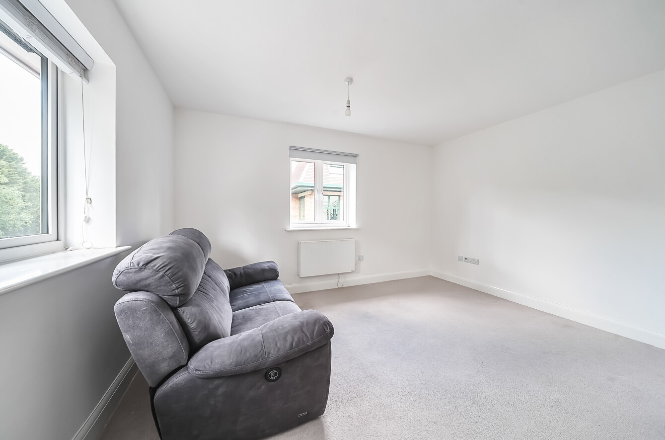 Minley Road, Fleet, Hampshire, GU51 - Charters