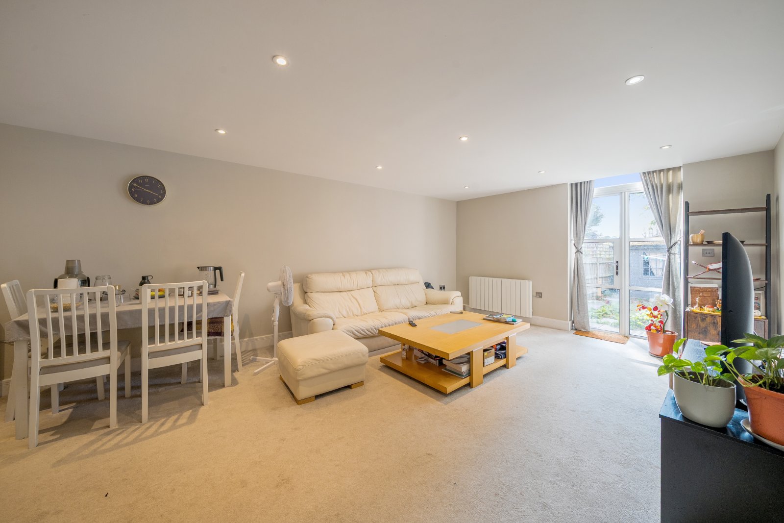 Queens Road, Farnborough, Hampshire, GU14 - Charters