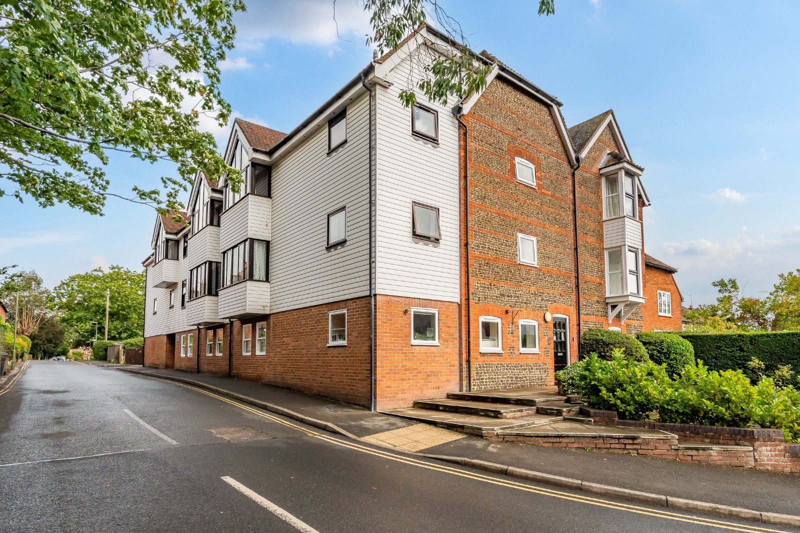 Crondall Lane, Farnham, Surrey, GU9 - Charters