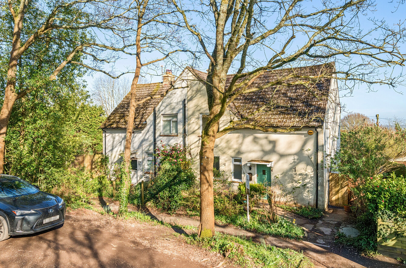 Heathyfields Road, Farnham, Surrey, GU9
