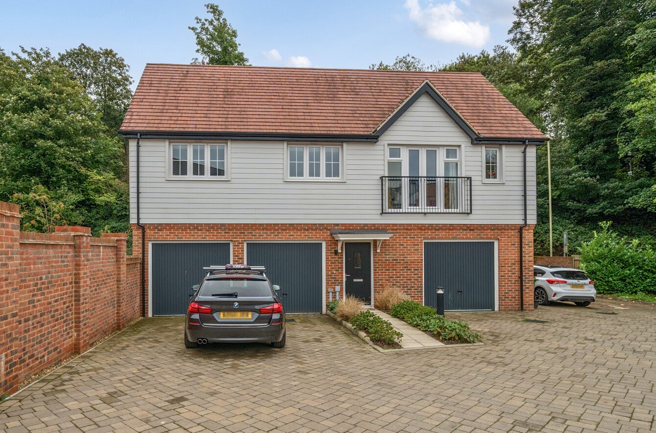 Charrington Close, Alton, Hampshire, GU34 - Charters