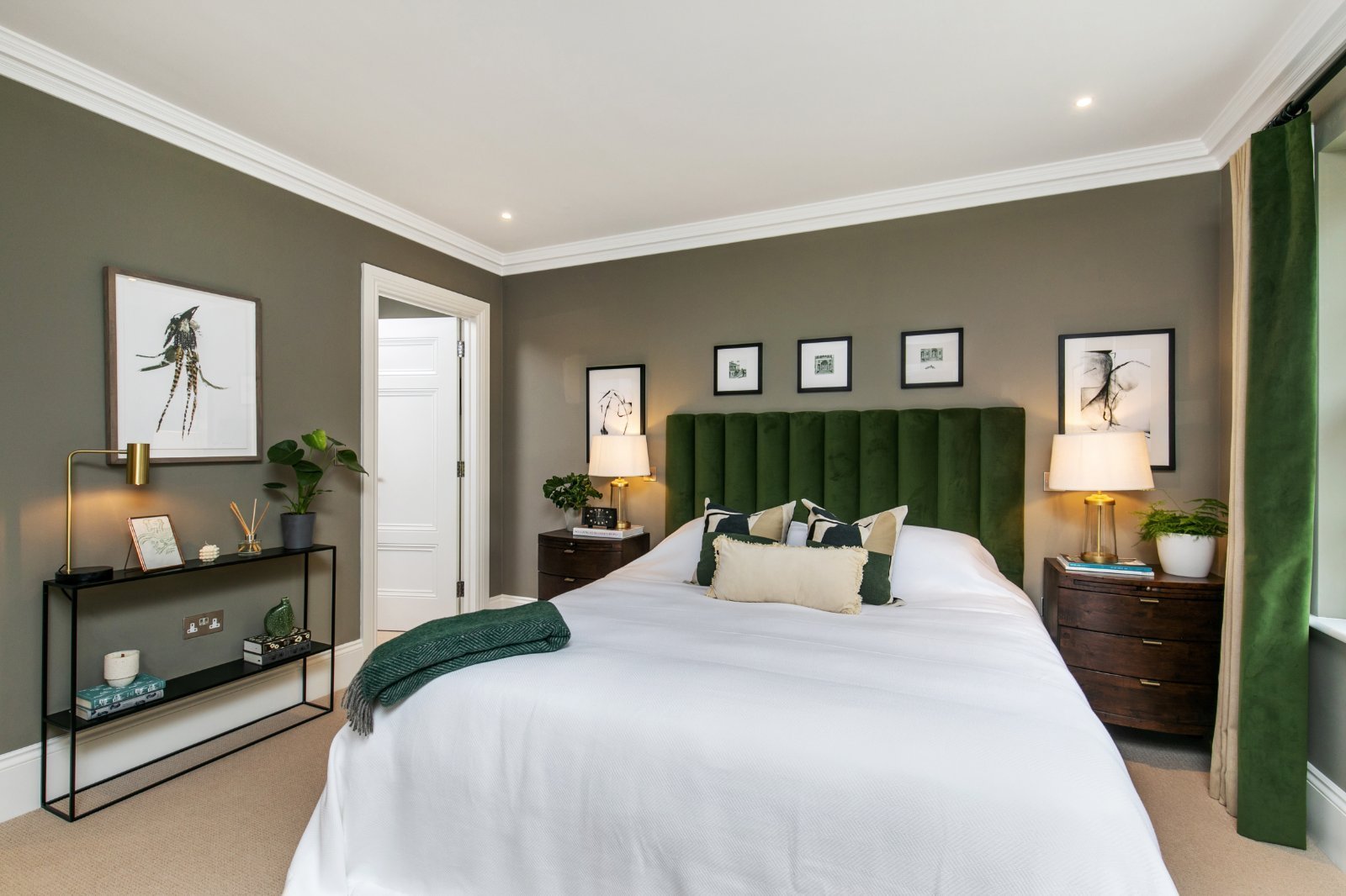 Wickham Fields, Hazeley Road, Twyford, Hampshire, SO21 - Charters