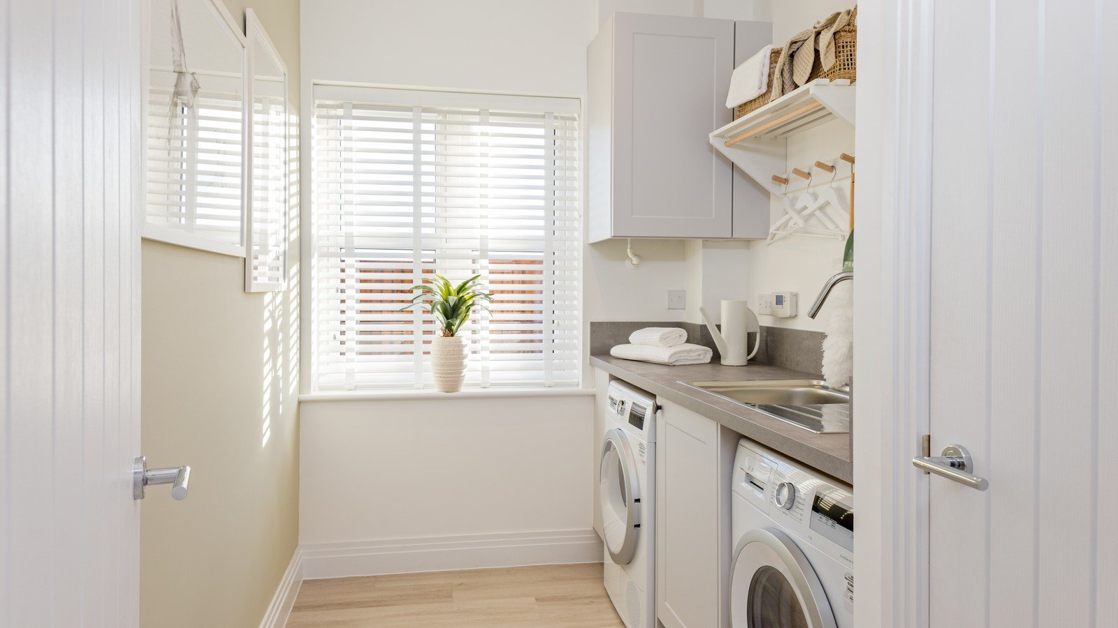 Birchwood, West Street, Farnham, Surrey, GU9 - Charters