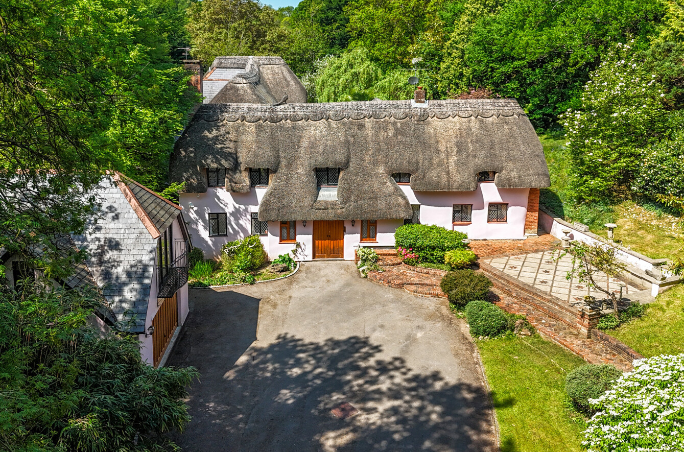 Doctors Hill, Sherfield English, Romsey, SO51 - Charters