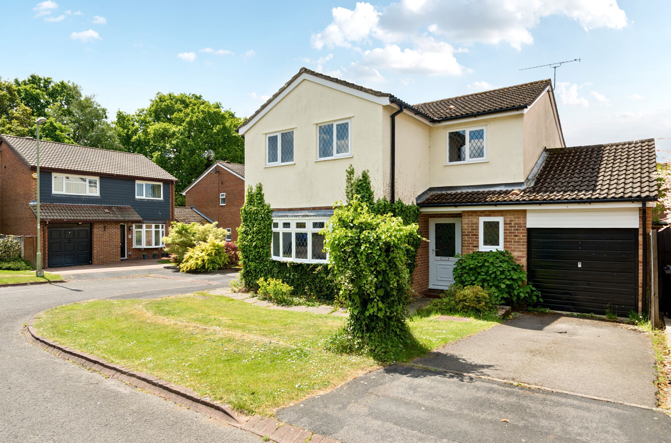 Hulles Way, North Baddesley, Southampton, Hampshire, SO52 - Charters