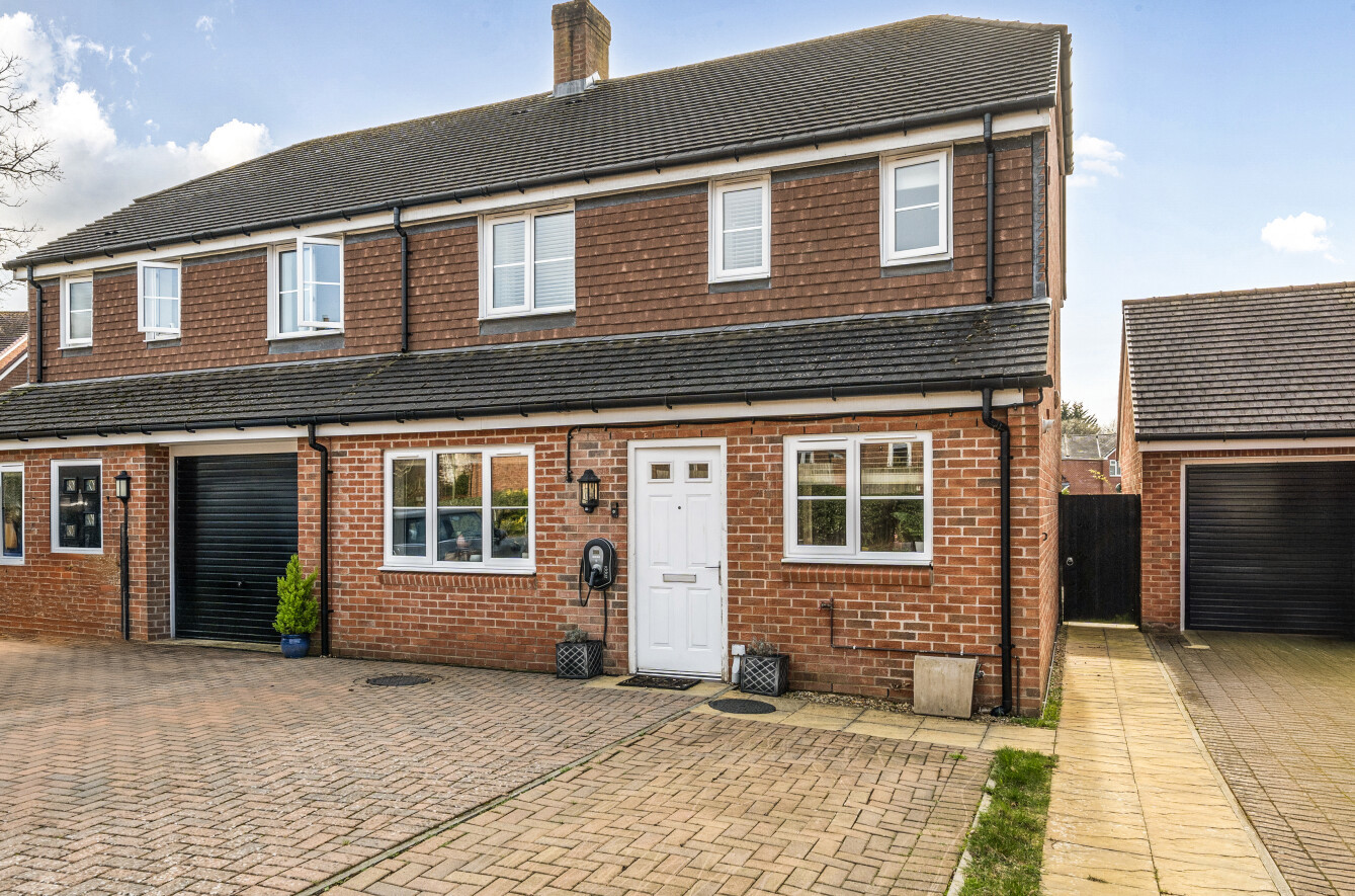 Baddesley Close, North Baddesley, Southampton, Hampshire, SO52 - Charters