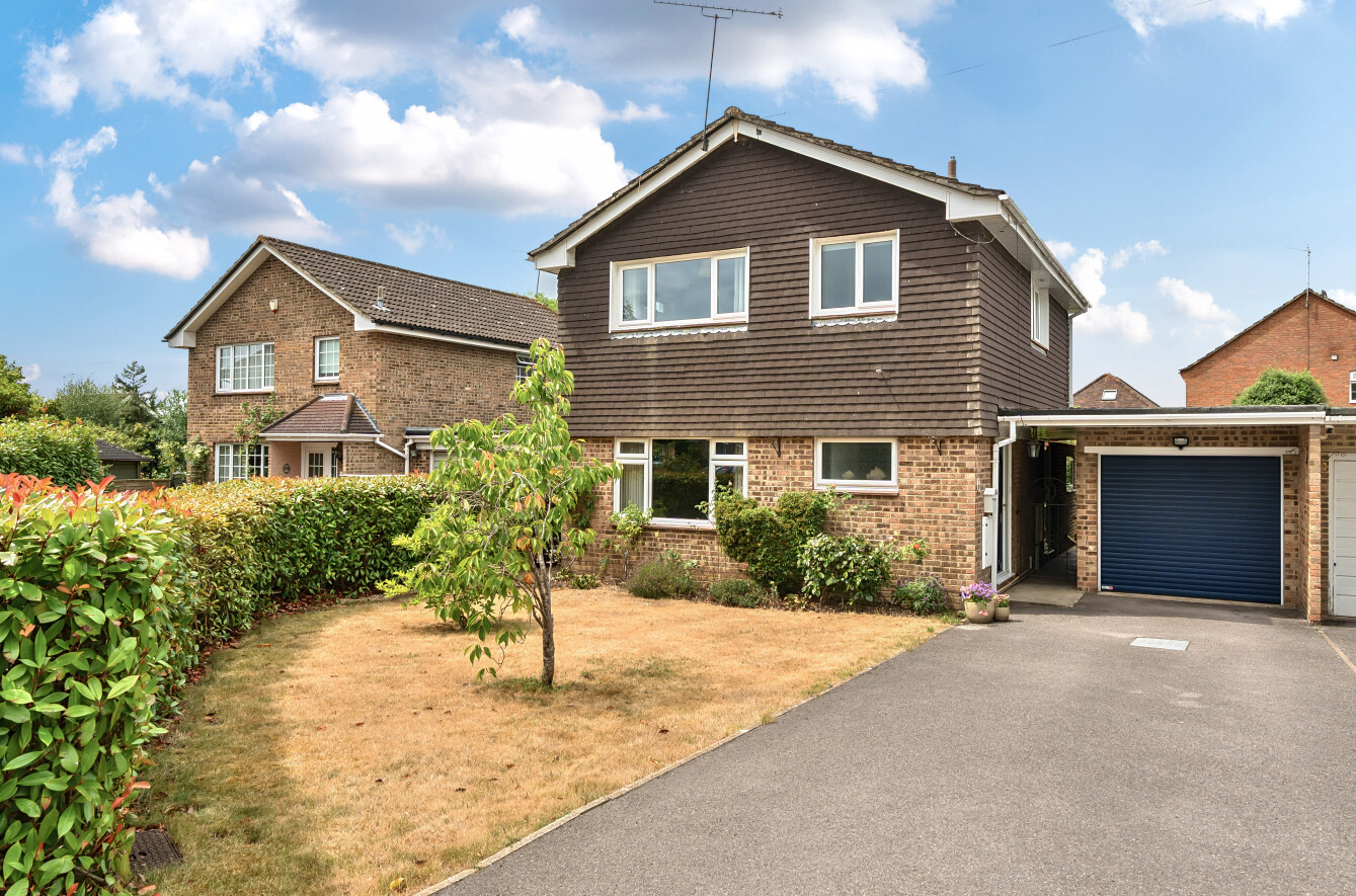 Barton Close, Romsey, Hampshire, SO51 - Charters