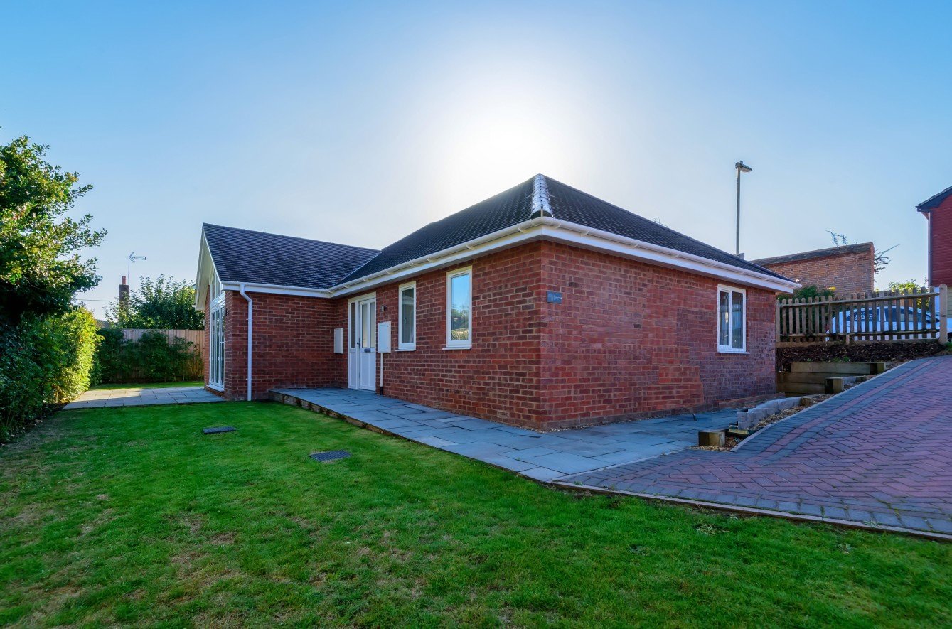 Lansdowne Gardens, Romsey, Hampshire, SO51 - Charters